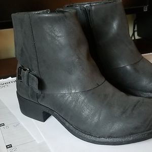 Gray ankle boots, never worn